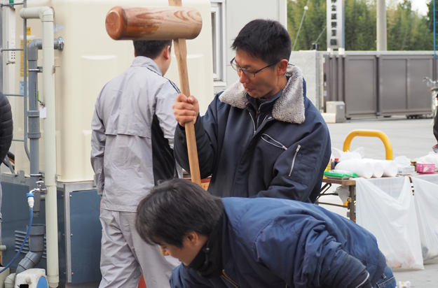 何か祈っているような・・・。