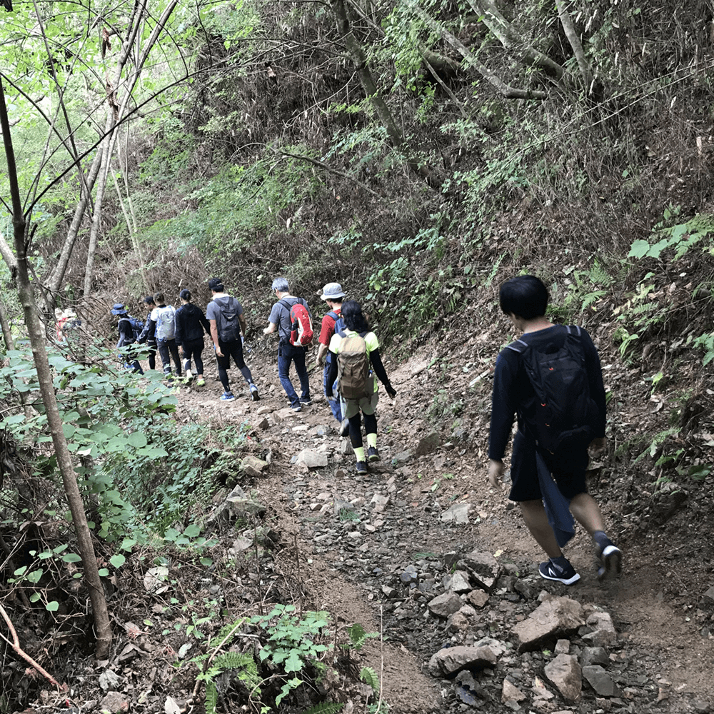 さすが人気の山。ハイカーも多いです。